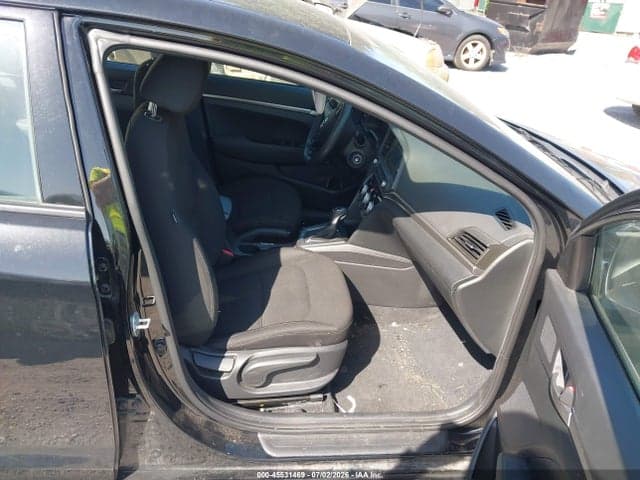 2019 HYUNDAI ELANTRA SE 5