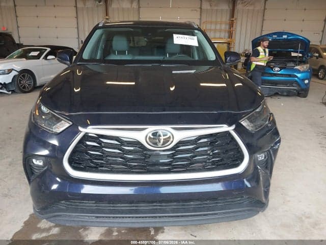 2026 TOYOTA HIGHLANDER XLE 12