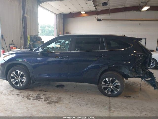 2026 TOYOTA HIGHLANDER XLE 14