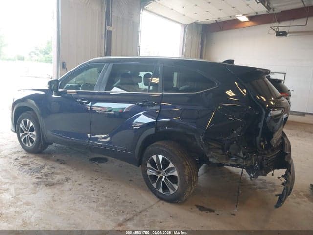 2026 TOYOTA HIGHLANDER XLE 3