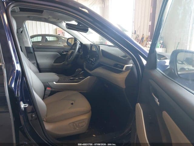 2026 TOYOTA HIGHLANDER XLE 5
