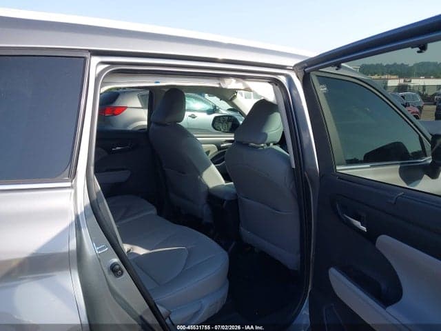 2025 TOYOTA HIGHLANDER XLE 8