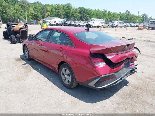 2025 HYUNDAI ELANTRA SE 3