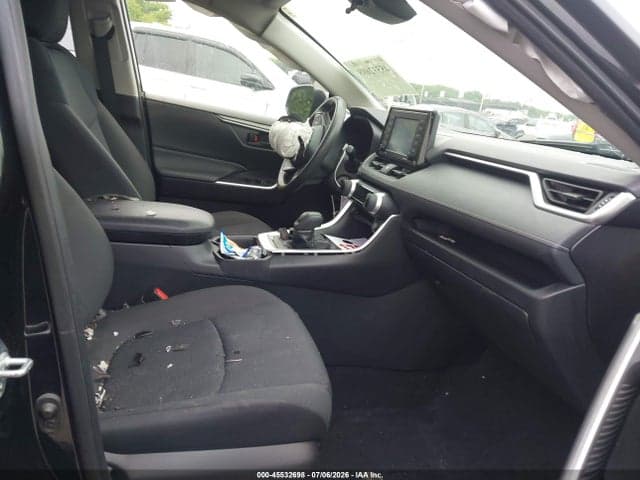 2020 TOYOTA RAV4 LE 5