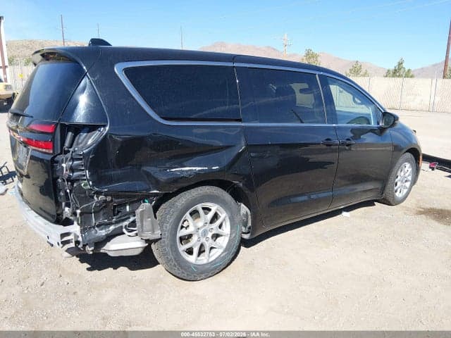 2023 CHRYSLER PACIFICA TOURING L 4
