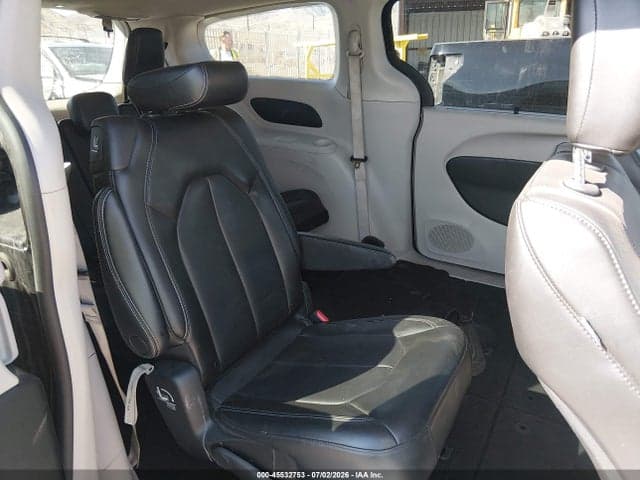 2023 CHRYSLER PACIFICA TOURING L 8
