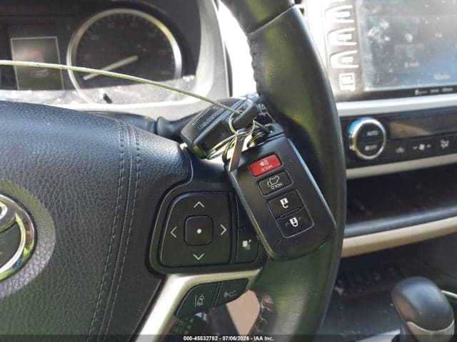 2019 TOYOTA HIGHLANDER LIMITED 11