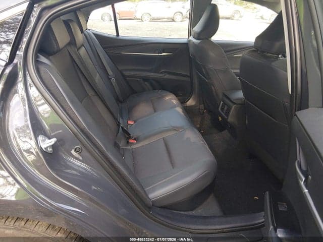 2025 TOYOTA CAMRY XLE 8