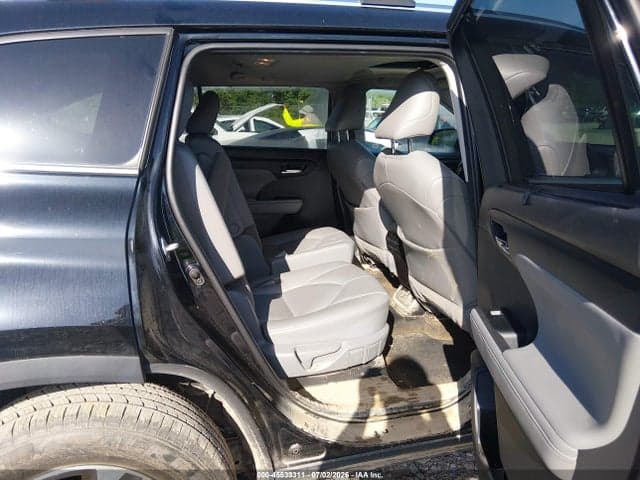 2020 TOYOTA HIGHLANDER XLE 8