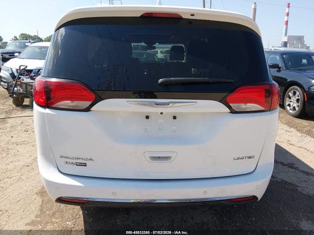 2018 CHRYSLER PACIFICA LIMITED 16