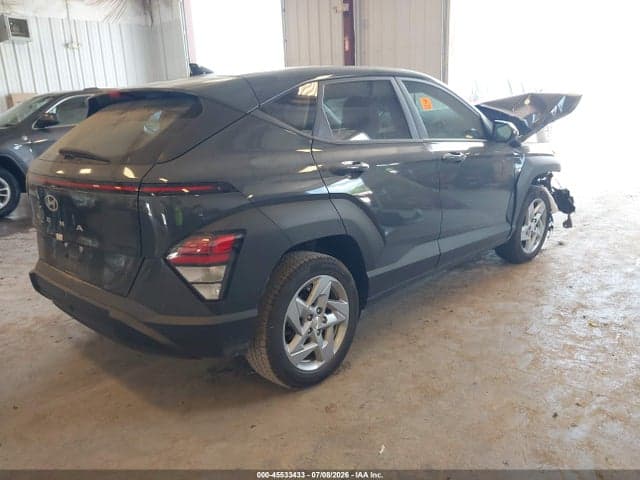 2024 HYUNDAI KONA SE 4