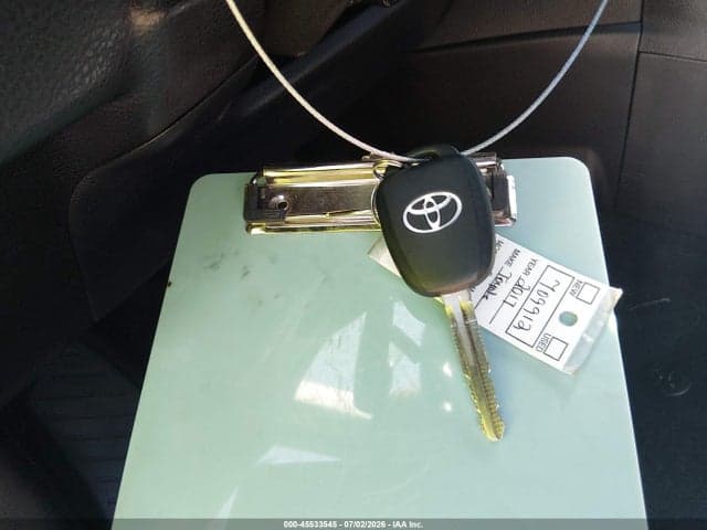 2017 TOYOTA COROLLA LE 11