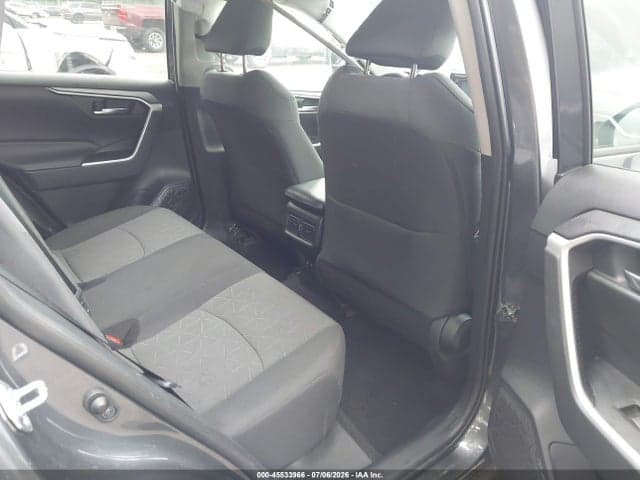 2020 TOYOTA RAV4 XLE 8