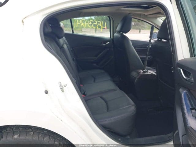 2018 MAZDA MAZDA3 TOURING 8