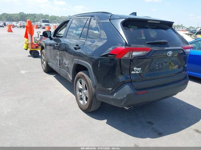 2024 TOYOTA RAV4 XLE 3