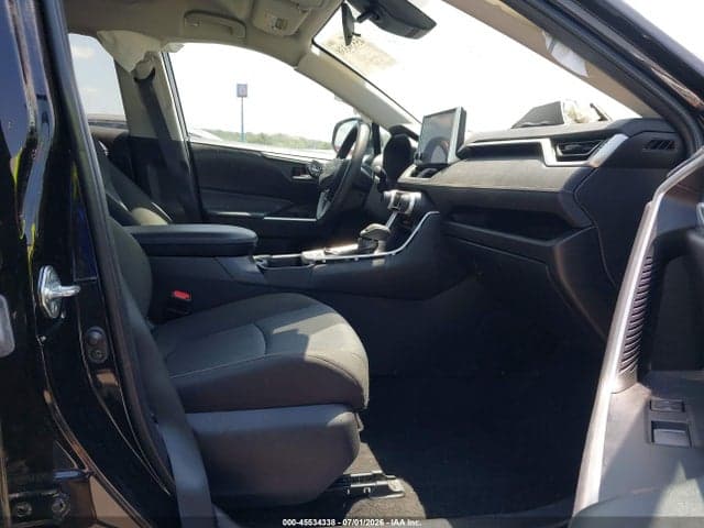 2024 TOYOTA RAV4 XLE 5