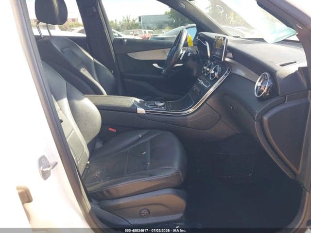 2019 MERCEDES-BENZ GLC 300 4MATIC 5
