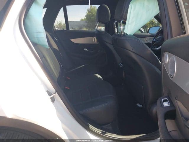 2019 MERCEDES-BENZ GLC 300 4MATIC 8