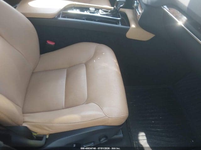 2017 VOLVO XC90 T6 MOMENTUM 6