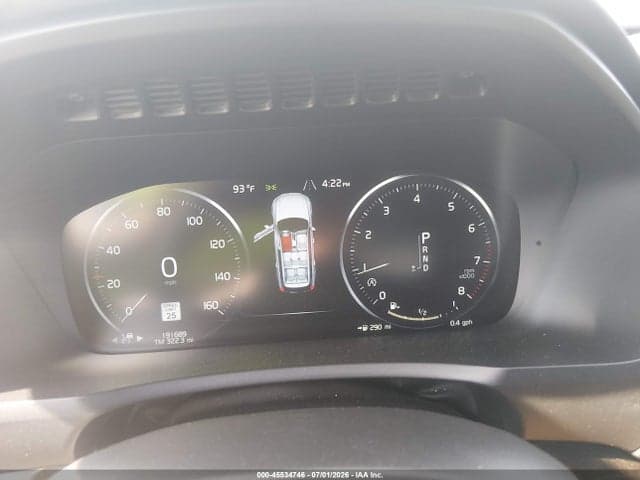 2017 VOLVO XC90 T6 MOMENTUM 8
