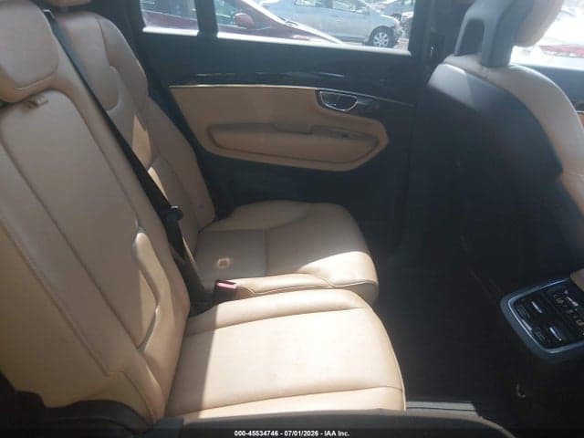 2017 VOLVO XC90 T6 MOMENTUM 9