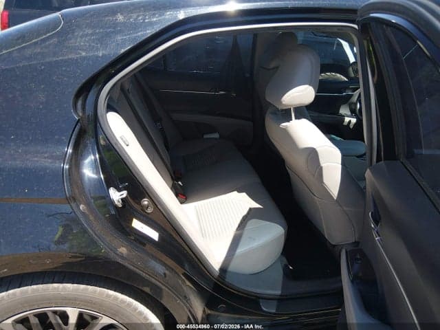 2019 TOYOTA CAMRY SE 8
