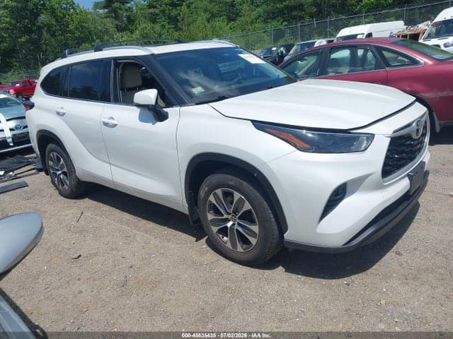 2022 TOYOTA HIGHLANDER XLE - 1