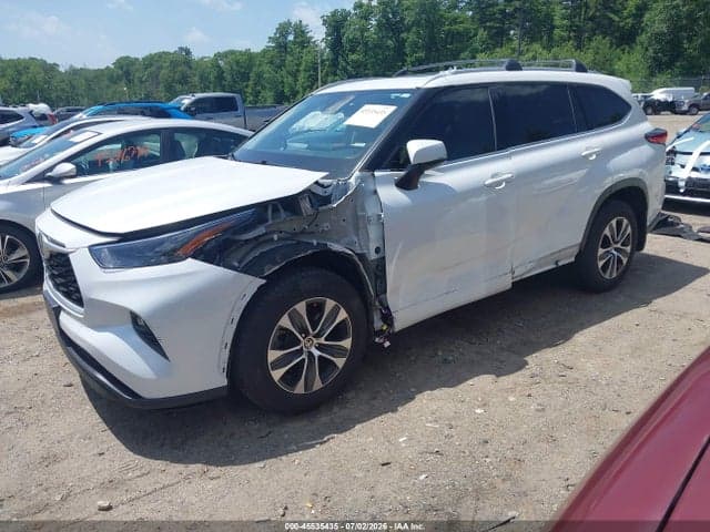 2022 TOYOTA HIGHLANDER XLE 2