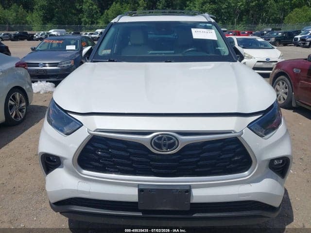 2022 TOYOTA HIGHLANDER XLE 13