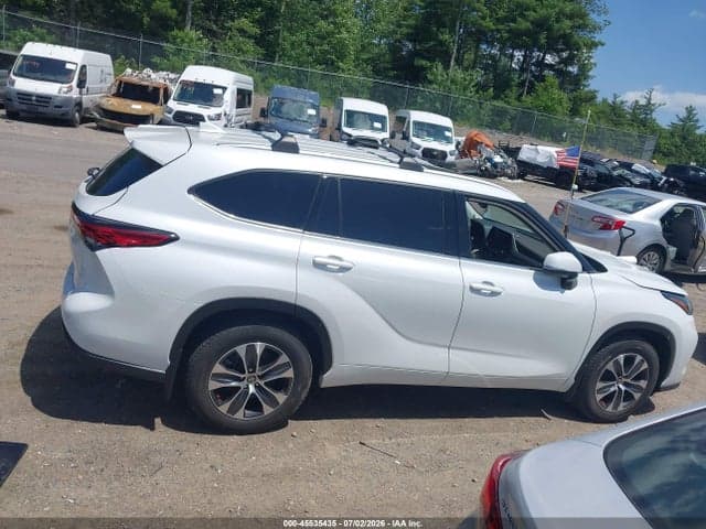 2022 TOYOTA HIGHLANDER XLE 14