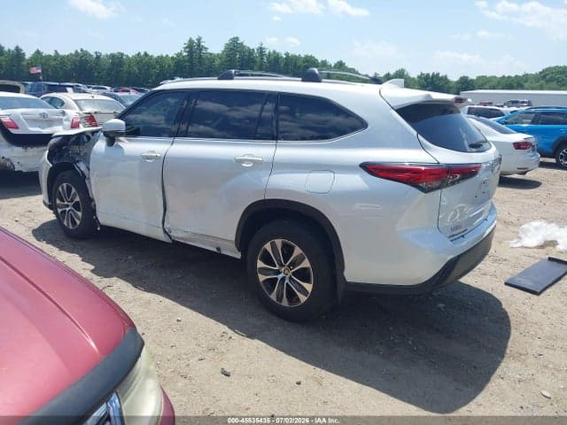 2022 TOYOTA HIGHLANDER XLE 3