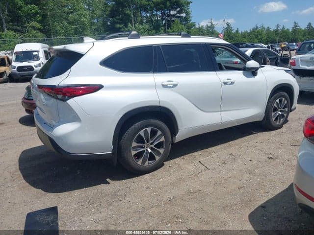 2022 TOYOTA HIGHLANDER XLE 4
