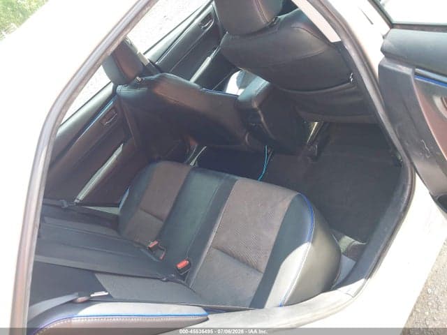 2017 TOYOTA COROLLA SE 8