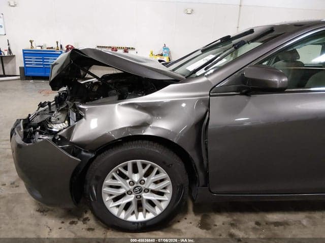 2017 TOYOTA CAMRY LE 18