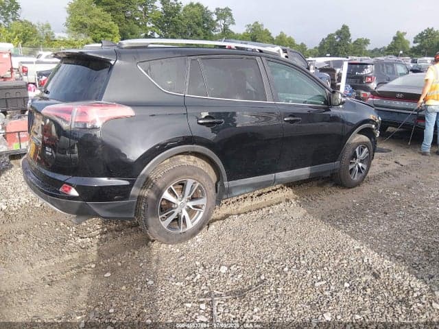 2017 TOYOTA RAV4 XLE 4