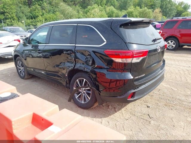 2018 TOYOTA HIGHLANDER XLE 3