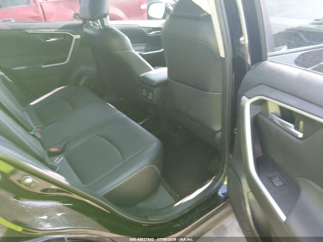 2025 TOYOTA RAV4 XLE PREMIUM 8