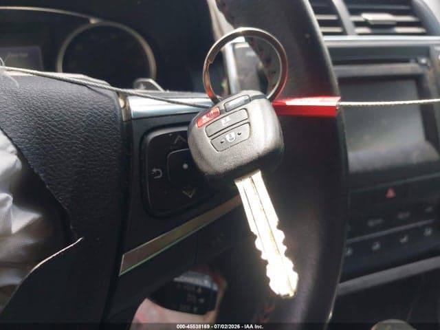2017 TOYOTA CAMRY SE 11