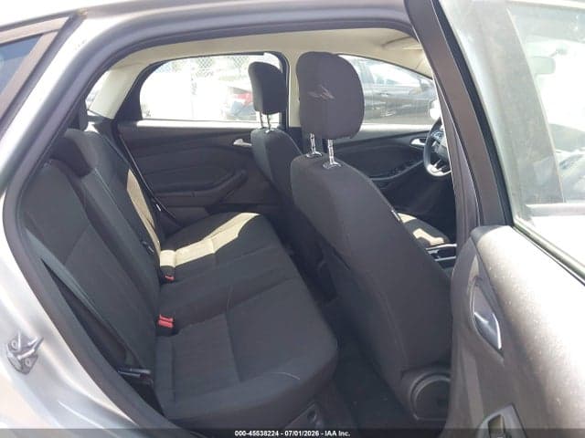 2017 FORD FOCUS SE 8