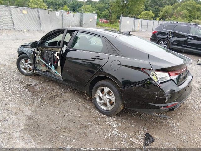 2023 HYUNDAI ELANTRA SE 3