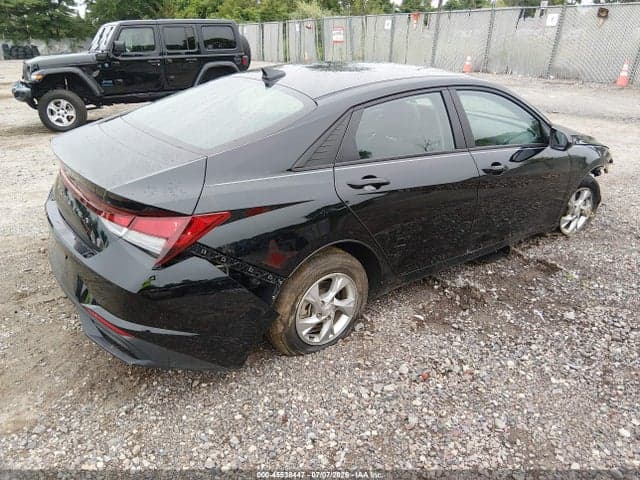2023 HYUNDAI ELANTRA SE 4