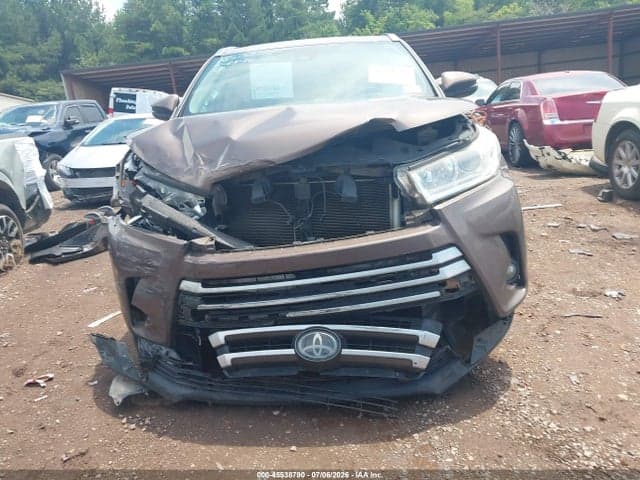 2018 TOYOTA HIGHLANDER XLE 12