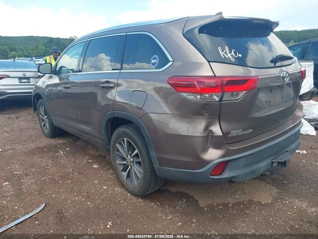 2018 TOYOTA HIGHLANDER XLE 3
