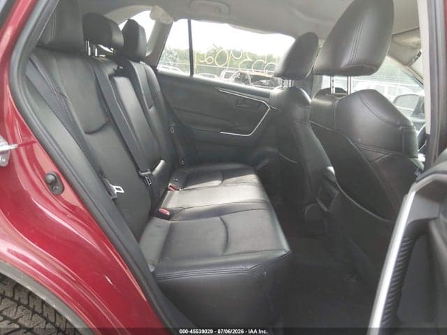 2021 TOYOTA RAV4 LE 8