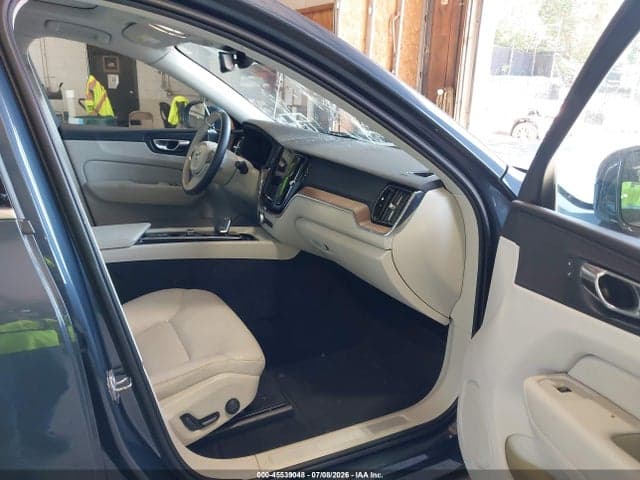 2022 VOLVO XC60 B5 MOMENTUM 5