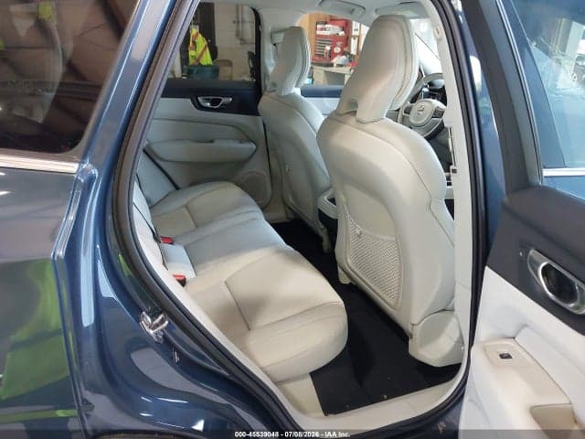 2022 VOLVO XC60 B5 MOMENTUM 8