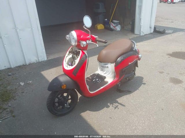 2025 HONDA NCW50 2