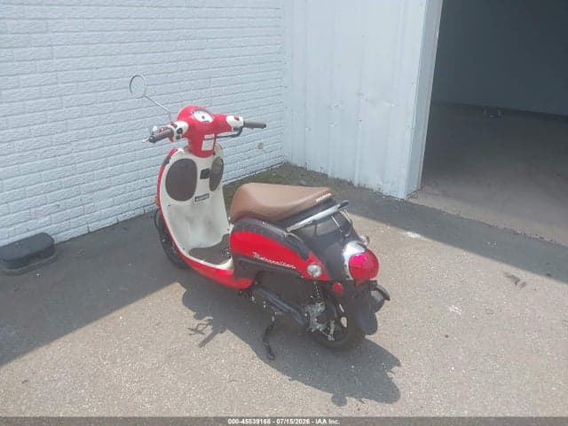 2025 HONDA NCW50 3