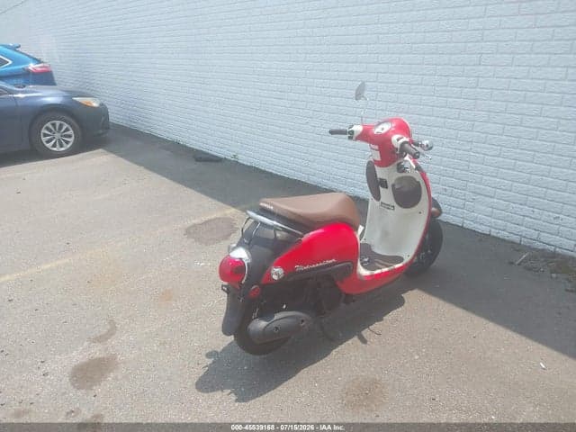 2025 HONDA NCW50 4