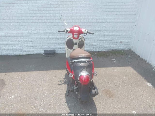 2025 HONDA NCW50 6
